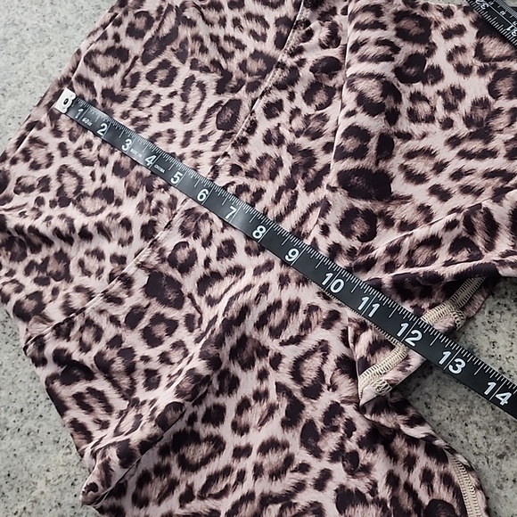 Beach Riot Sport soft cream/brown leopard print workout legging! - Picture 11 of 12